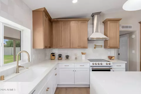 Kitchen - 417 E Marconi Ave, Phoenix, AZ 85022 photo 4 of 6