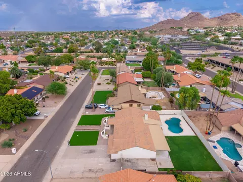 View/Area - 417 E Marconi Ave, Phoenix, AZ 85022 photo 2 of 16