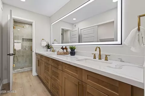 Bath - 1709 E Frier Dr, Phoenix, AZ 85020 photo 1 of 3