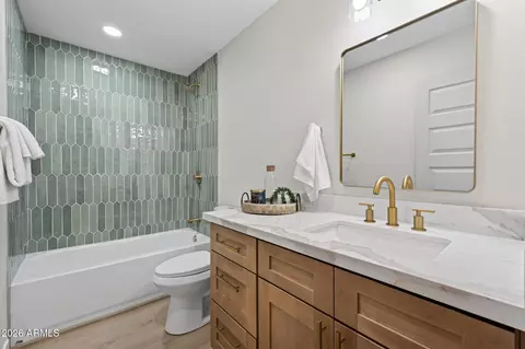 Bath - 1709 E Frier Dr, Phoenix, AZ 85020 photo 2 of 3