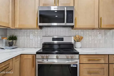 Kitchen - 1709 E Frier Dr, Phoenix, AZ 85020 photo 4 of 4