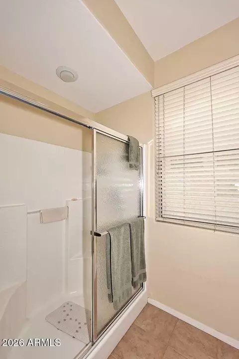 Bath - 4058 E Rakestraw Ln, Gilbert, AZ 85298 photo 2 of 5