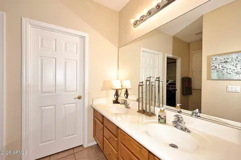 Bath - 4058 E Rakestraw Ln, Gilbert, AZ 85298 photo 3 of 5