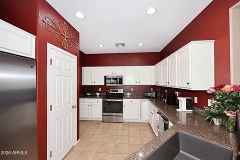 Kitchen - 4058 E Rakestraw Ln, Gilbert, AZ 85298 photo 1 of 4