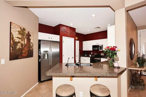 Kitchen - 4058 E Rakestraw Ln, Gilbert, AZ 85298 photo 2 of 4