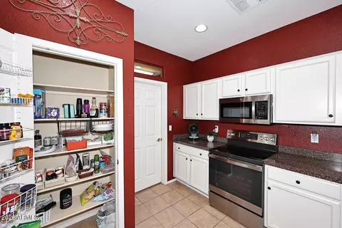 Kitchen - 4058 E Rakestraw Ln, Gilbert, AZ 85298 photo 4 of 4