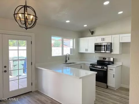 Kitchen - 2829 E Tracy Ln #4, Phoenix, AZ 85032 photo 1 of 3