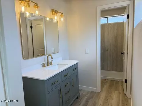 Bath - 2829 E Tracy Ln #4, Phoenix, AZ 85032 photo 1 of 3
