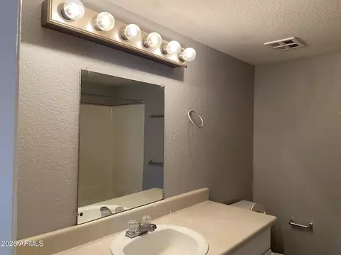 Bath - 2693 E Oakleaf Dr, Tempe, AZ 85288 photo 2 of 4