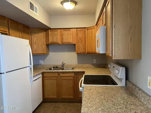 Kitchen - 2693 E Oakleaf Dr, Tempe, AZ 85288 photo 2 of 5