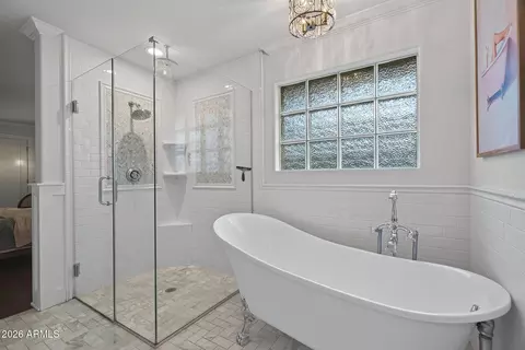 Bath - 4231 E Weldon Ave, Phoenix, AZ 85018 photo 2 of 3