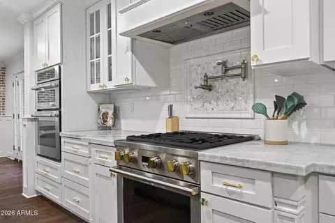 Kitchen - 4231 E Weldon Ave, Phoenix, AZ 85018 photo 4 of 6