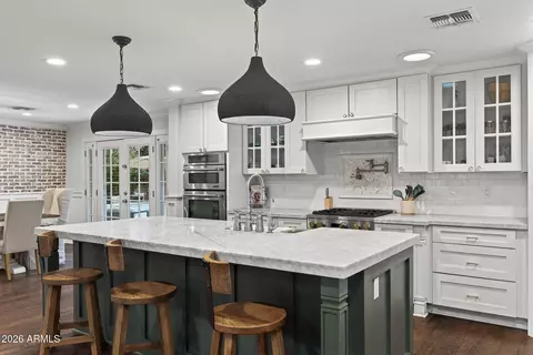Kitchen - 4231 E Weldon Ave, Phoenix, AZ 85018 photo 3 of 6