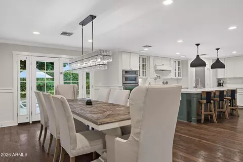 Dining - 4231 E Weldon Ave, Phoenix, AZ 85018 photo 2 of 2