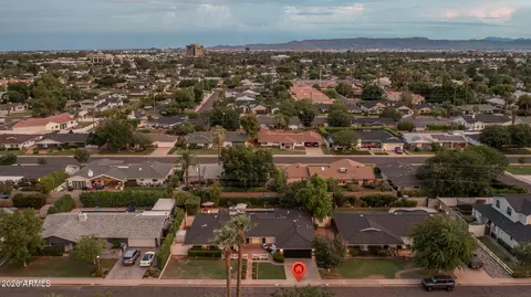 View/Area - 4231 E Weldon Ave, Phoenix, AZ 85018 photo 2 of 4
