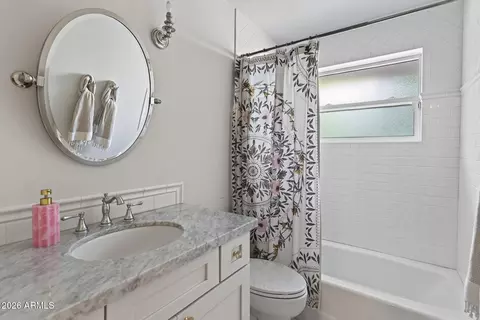 Bath - 4231 E Weldon Ave, Phoenix, AZ 85018 photo 3 of 3