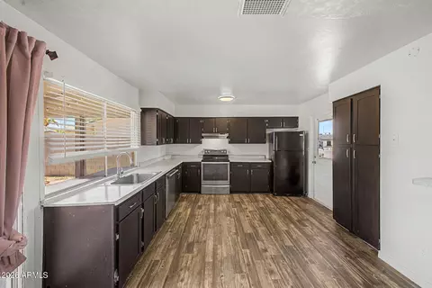 Kitchen - 4107 E Nancy Ln, Phoenix, AZ 85042 photo 2 of 3