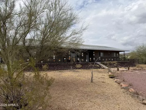 19080 E Indian Hills Dr, Black Canyon City, AZ 85324
