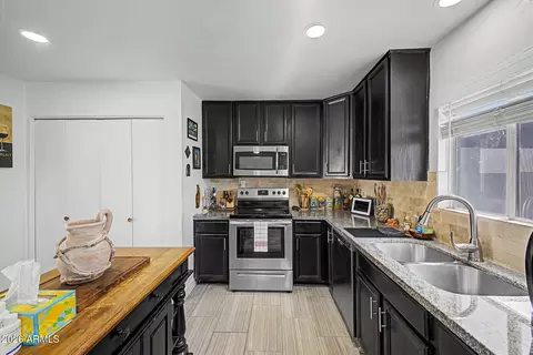 Kitchen - 10526 W Devonshire Ave, Phoenix, AZ 85037 photo 3 of 3
