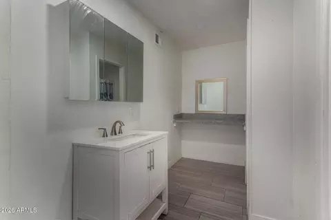 Bath - 10526 W Devonshire Ave, Phoenix, AZ 85037 photo 1 of 3