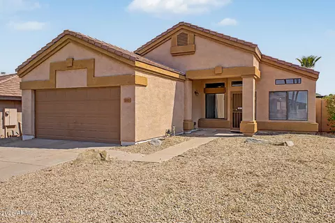 Exterior - 2103 E Wahalla Ln, Phoenix, AZ 85024 photo 4 of 10