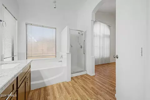 Bath - 2103 E Wahalla Ln, Phoenix, AZ 85024 photo 2 of 3
