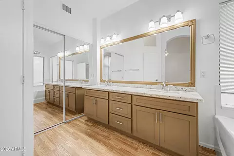 Bath - 2103 E Wahalla Ln, Phoenix, AZ 85024 photo 1 of 3