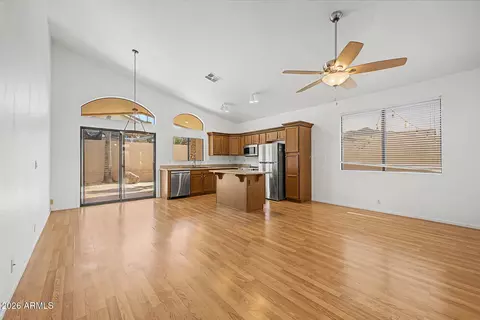 Living - 2103 E Wahalla Ln, Phoenix, AZ 85024 photo 2 of 3