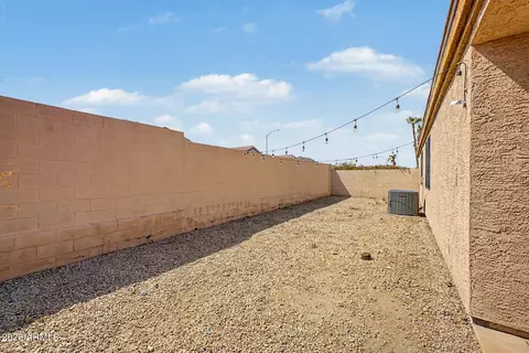 Exterior - 2103 E Wahalla Ln, Phoenix, AZ 85024 photo 9 of 10