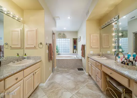 Bath - 2329 E Hatcher Rd, Phoenix, AZ 85028 photo 2 of 7