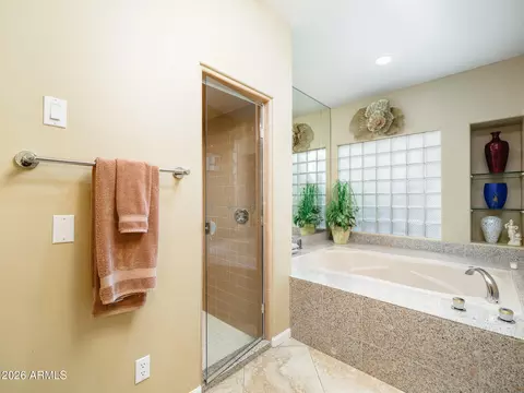 Bath - 2329 E Hatcher Rd, Phoenix, AZ 85028 photo 3 of 7