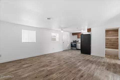 Living - 451 E 10th Ave, Apache Junction, AZ 85119 photo 3 of 4