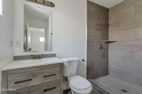Bath - 110 N 33rd Ave, Phoenix, AZ 85009 photo 4 of 4