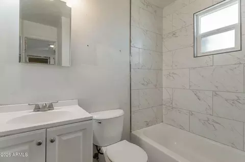 Bath - 110 N 33rd Ave, Phoenix, AZ 85009 photo 1 of 4
