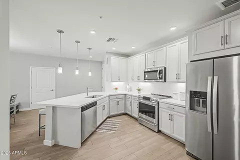 2511 W Queen Creek Rd #213, Chandler, AZ 85248