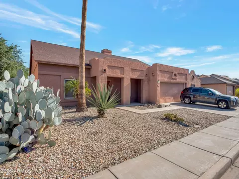 4220 W Creedance Blvd, Glendale, AZ 85310