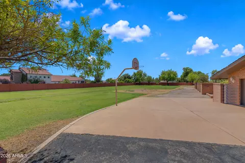 Exterior - 1821 Elliot Rd, Gilbert, AZ 85234 photo 9 of 13