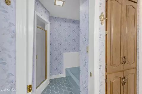 Bath - 1821 Elliot Rd, Gilbert, AZ 85234 photo 8 of 10