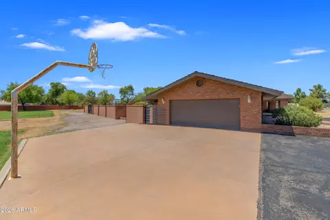 Exterior - 1821 Elliot Rd, Gilbert, AZ 85234 photo 10 of 13