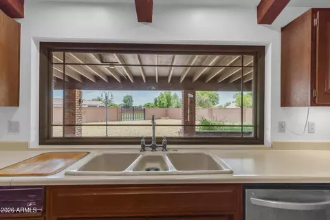 Kitchen - 1821 Elliot Rd, Gilbert, AZ 85234 photo 5 of 9