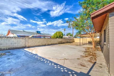 Exterior - 7922 W Earll Dr, Phoenix, AZ 85033 photo 2 of 4