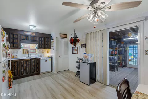 Kitchen - 3602 E Pershing Ave, Phoenix, AZ 85032 photo 3 of 4