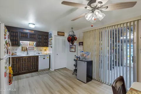 Kitchen - 3602 E Pershing Ave, Phoenix, AZ 85032 photo 4 of 4