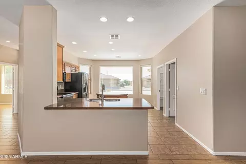 Kitchen - 10946 E Oro Ave, Mesa, AZ 85212 photo 2 of 5