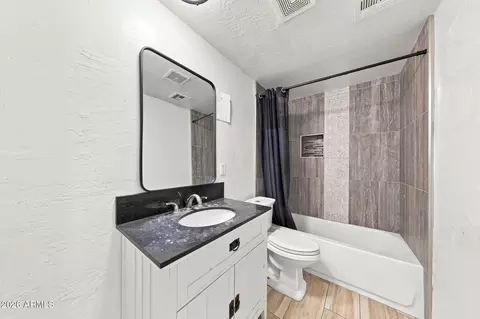 Bath - 2922 E Kings Ave, Phoenix, AZ 85032 photo 8 of 10