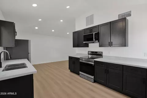 Kitchen - 2507 E Devonshire Ave, Phoenix, AZ 85016 photo 3 of 3