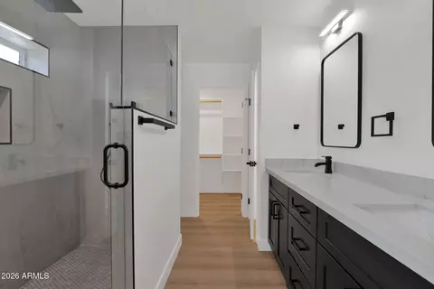 Bath - 2507 E Devonshire Ave, Phoenix, AZ 85016 photo 1 of 5