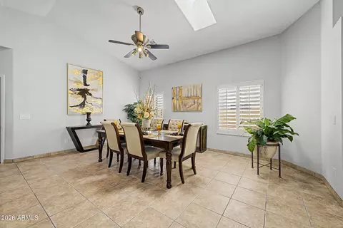 Dining - 3312 E Maldonado Dr, Phoenix, AZ 85042 photo 1 of 2