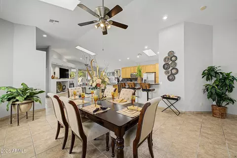 Dining - 3312 E Maldonado Dr, Phoenix, AZ 85042 photo 2 of 2