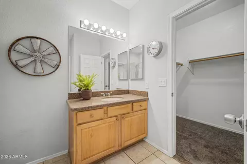 Bath - 3312 E Maldonado Dr, Phoenix, AZ 85042 photo 4 of 5